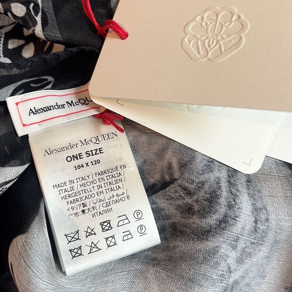 ALEXANDER MCQUEEN Classic Bellflower Silk Scarf Black & Ivory - Picture 12 of 13